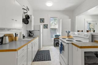 White Lotus - Minutes to Downtown home - 6