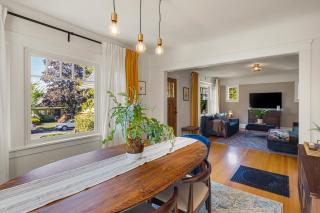 Orchard Luxe - Modern Home in Walking Distance to UO home - 5