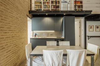 Cozy Center Apartment - 8