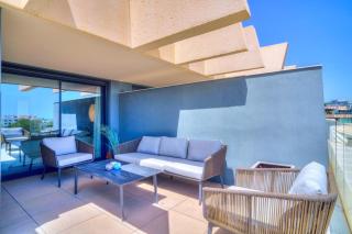Modern 3B with Spa and Gym - 3