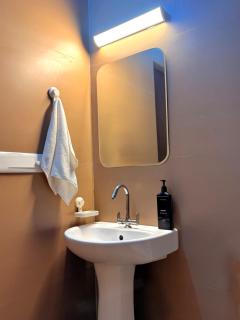 Iraaya Stays - Premium & Peaceful 2BHK - Near Iskcon& Prem Mandir - 4