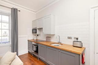 Stylish West End 1-Bed - Prime Location - 3