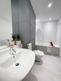 Private room and bathroom in shared flat with parking - 8