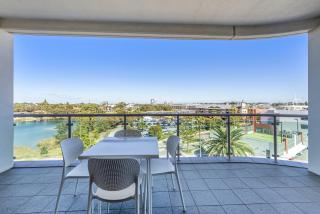 Coastal Studio with City & Ocean Views, Walk to Beach - 0