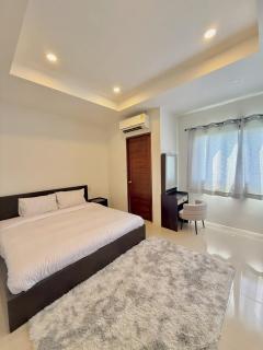 Sunday House - 2