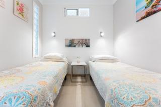 Stunning marina view apartment - 1