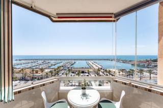 Stunning marina view apartment - 0
