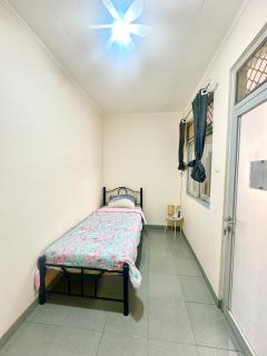 Large 4BR White House in Bogor near Botanic Garden & Toll - 5