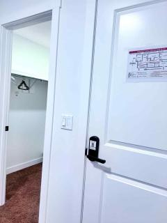 3BR Private Basement Suite Private Entry Near UofC SAIT Airport - 3