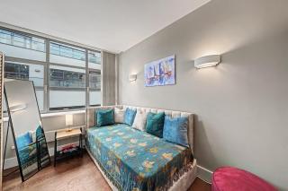 Stunning City Apt with 2 Bathrooms - 1