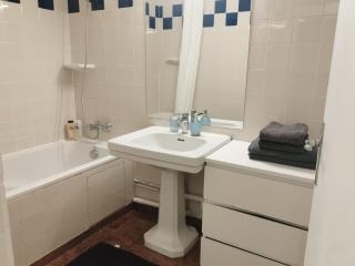 Beautiful 2-bedroom Apartment At La - 6