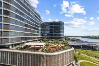 AC 2 room apartment with balcony, Eurovea Tower - 7