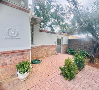 Lavender House Self Catering Kimberley - 8