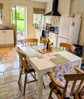 Beaconsfield Cottage - 4