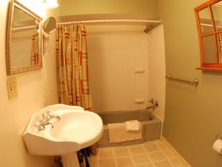 Hyde Away Inn - 2