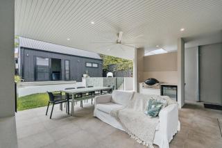 Coastal Noir - Modern Cottesloe Stay - 5