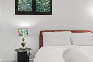 Coastal Noir - Modern Cottesloe Stay - 1