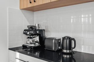 Art Residence - Luxury Coastal Stay in Hillarys - 2