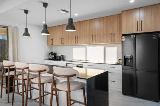 Art Residence - Luxury Coastal Stay in Hillarys - 5