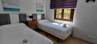 Apartamento de tres dormitorios muy espacioso con jardines y piscinas - Estepona - 2