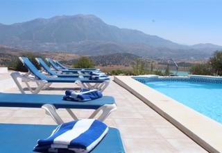 Las Alondras stunning lake views - 8