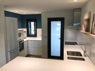 Stylish Beach House 600m to sea - 6