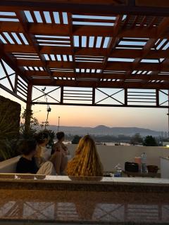 Spacious Luxury Nile-View Apartment on Upper Floor with Rooftop, Jacuzzi & BBQ ,Steps from Hilton Hotel - 7