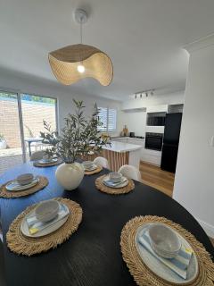 Sunset Coast Retreat - Walk to beach - Free Parking - 8