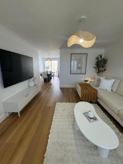 Sunset Coast Retreat - Walk to beach - Free Parking - 5