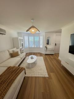 Sunset Coast Retreat - Walk to beach - Free Parking - 1