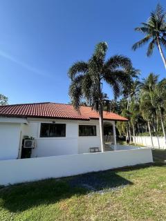 Villa Sunray - 3BR Beach Access Cozy House - 1