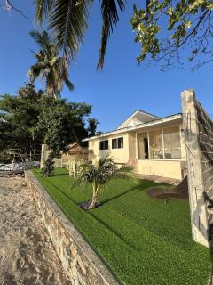 Villa Nalyn 3BR Beachfront House with Sunset View - 8