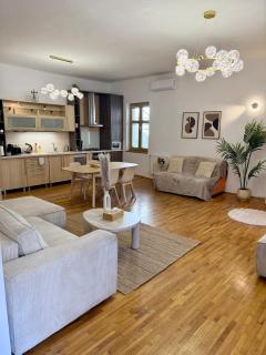 URBAN JUNGLE 2-bedroom apartment old town Air Conditioned - 6