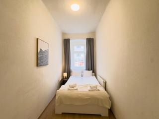 2 Bedroom Apartments, 18 Min to the City Center, Smart TV - 4