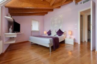 Luxury Lakefront Maisonette - 2