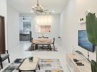 Cozy Terrace House Homestay UTEM Ayer Keroh Melaka - 0