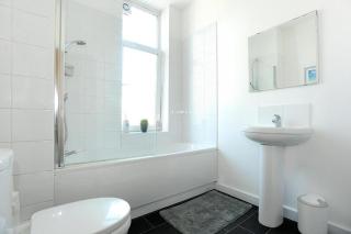 Spacious 3 Bed Apartments in Halifax Centre - 1