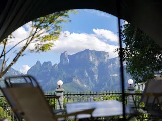 Tianmen Skyview Hotel-Best View of Tianmen Peak -English-Speaking Service-Travel Guide - Free Breakfast - Near Airport - 2