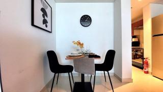 Bloomfields Stu with Canal View Julphar Al Reem - 5