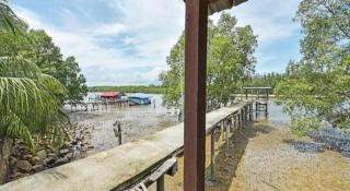 OYO 90708 D'kuala Waterfront Chalet & Boat Charters - 7