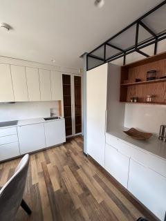 Stylish Downtown Apartment - 7