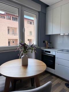 Stylish Downtown Apartment - 5