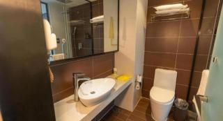 IU Hotel Zhengzhou Wenhua Road Sanquan Road Branch - 1