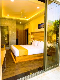 Hotel National - Grant Road - 0