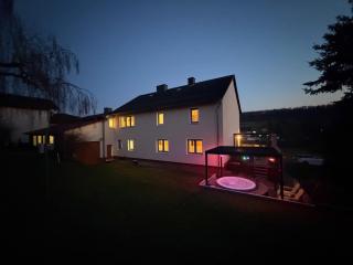 Ferienhaus mit Whirlpool, Garten und großer Terrasse ruhig privat - 4