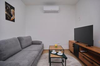 NEW! Adriatic Shell Apartments - 10 min Walk to Beach - 6