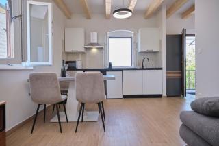 NEW! Adriatic Shell Apartments - 10 min Walk to Beach - 9