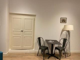 Appartements T1 ou T2, rue zevaco maire, Citadelle, plage St François - 9
