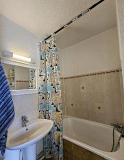 030 CAP D'AGDE 2 pièces cabine et mezzanine avec parking - 2