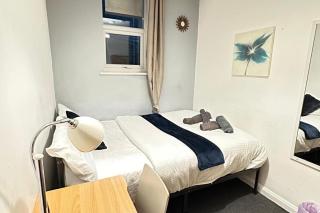 Apartment Sleeps 4 with Parking - 9